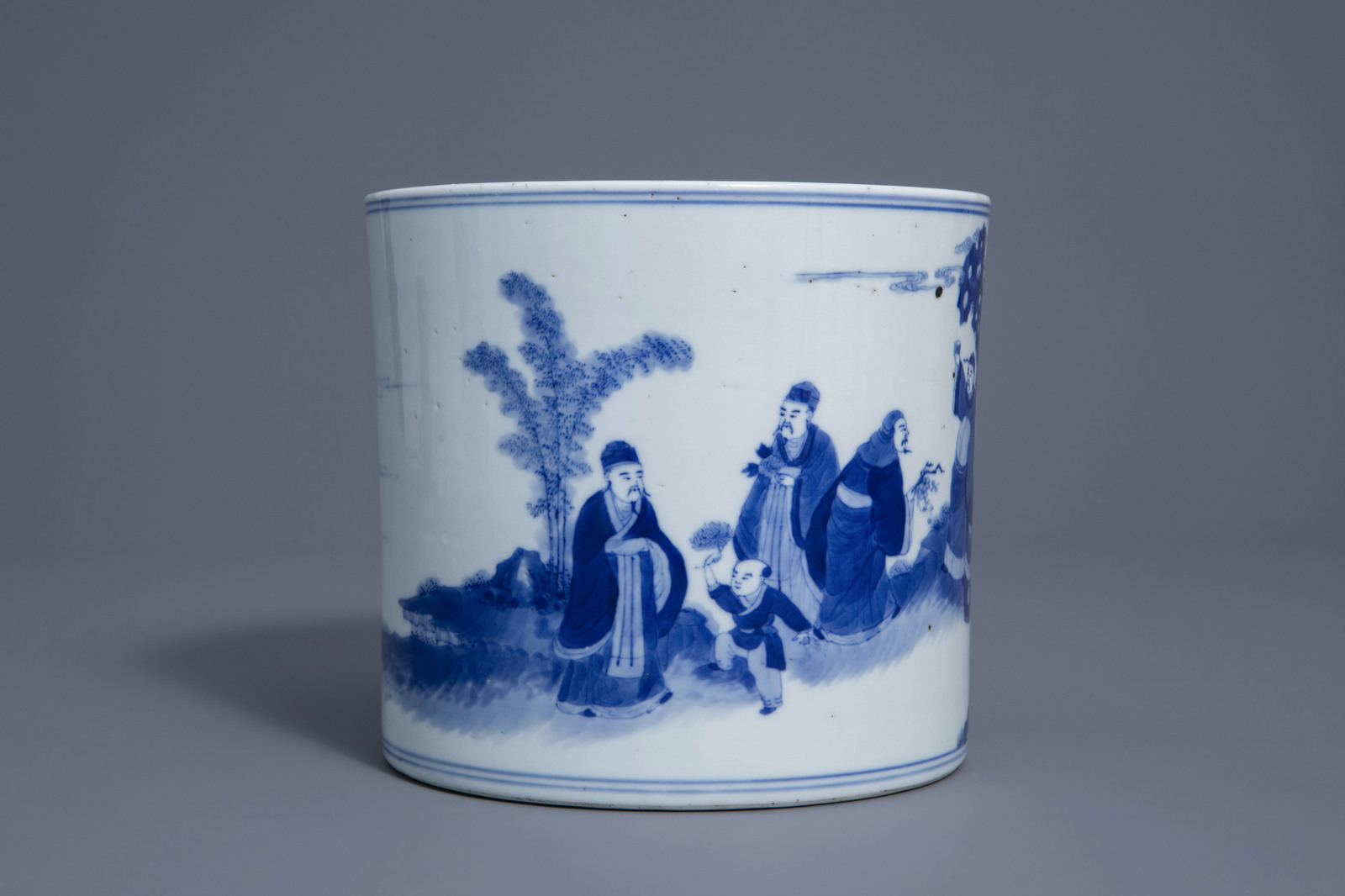 Three Chinese blue and white vases and a brush pot, 19th/20th C. - Image 9 of 19