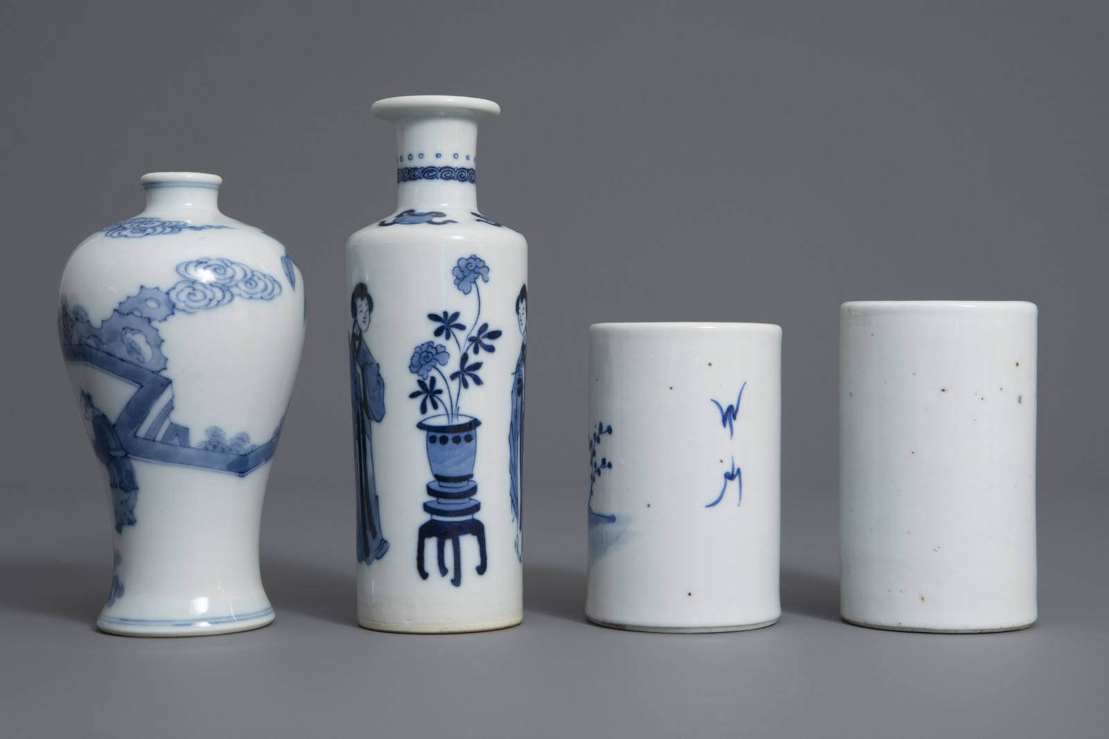 Two Chinese blue and white vases and two brush pots, 19th/20th C. - Image 4 of 7