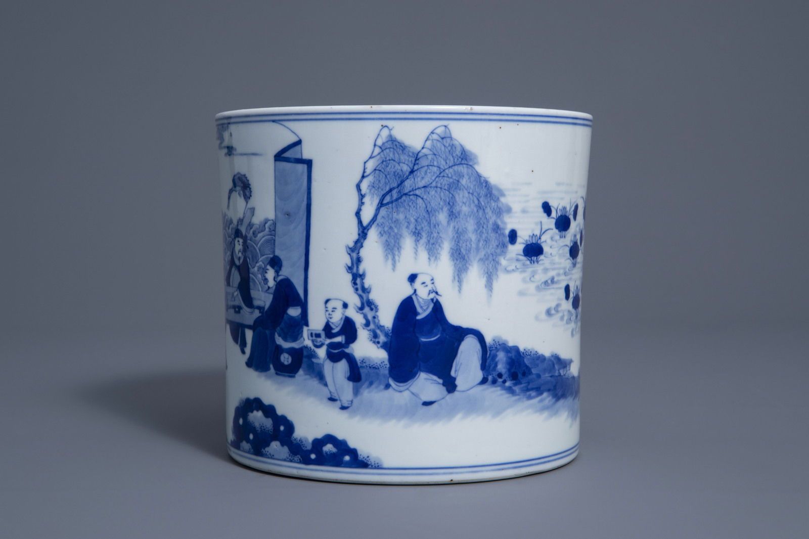 Three Chinese blue and white vases and a brush pot, 19th/20th C. - Image 11 of 19