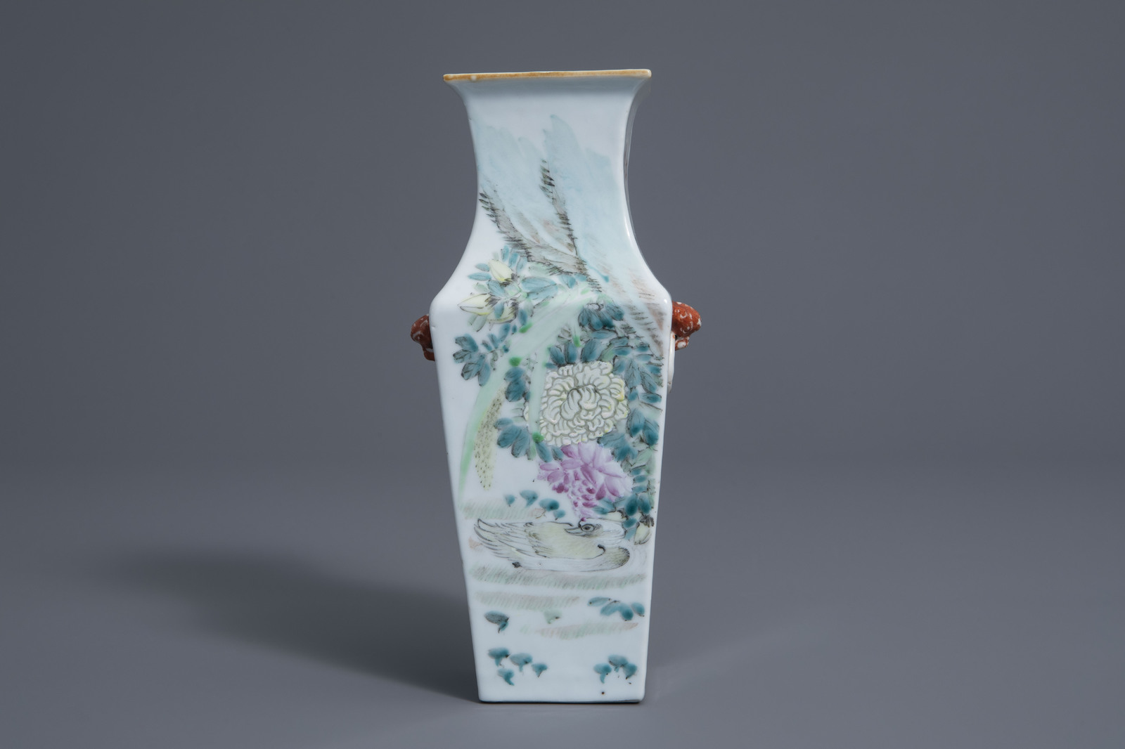 A square Chinese qianjiang cai vase with birds and blossoms, 19th/20th C. - Image 4 of 7