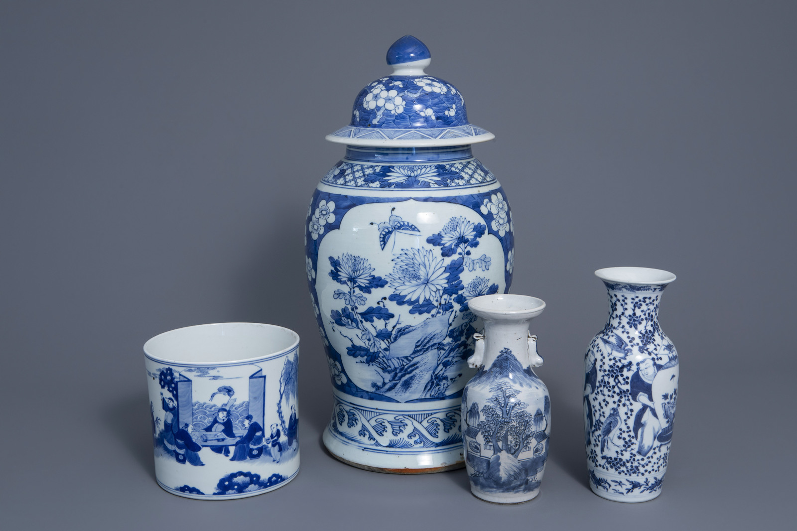 Three Chinese blue and white vases and a brush pot, 19th/20th C.