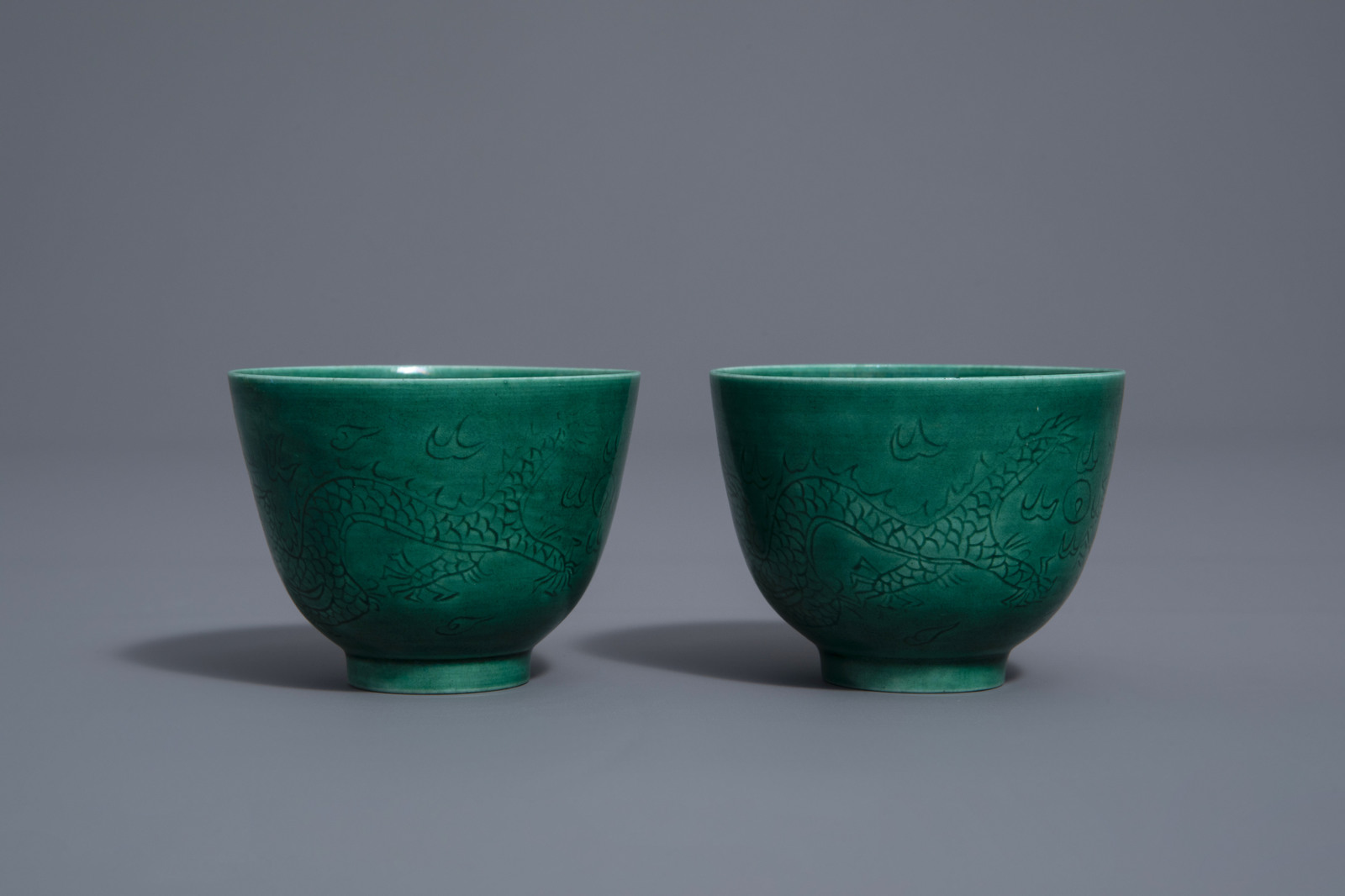 Four Chinese monochrome green vases and cups, 19th/20th C. - Image 9 of 13