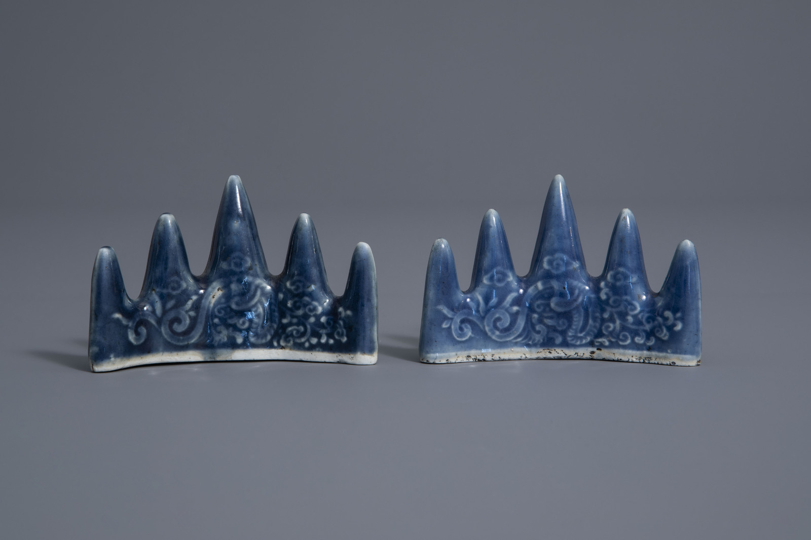 A pair of Chinese monochrome blue brush rests with underglaze design, 19th/20th C. - Image 2 of 7