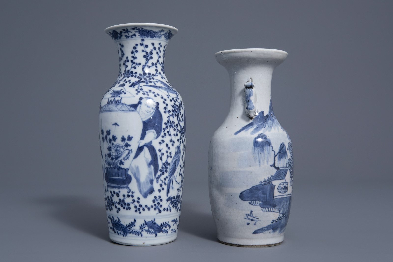 Three Chinese blue and white vases and a brush pot, 19th/20th C. - Image 15 of 19