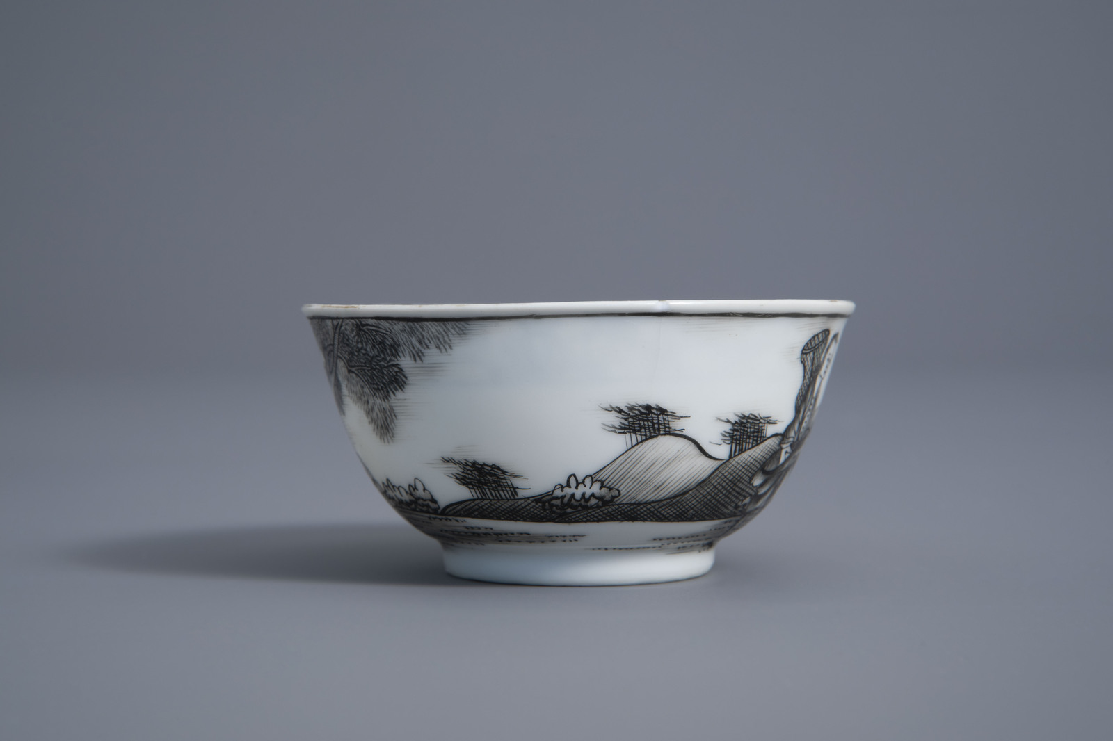 A Chinese grisaille export cup and saucer with allegorical 'Agua' design, Qianlong - Image 7 of 9