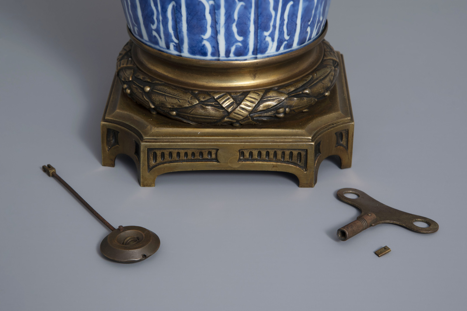 A Chinese three-piece bronze mounted blue and white porcelain garniture, 19th C. - Image 8 of 10