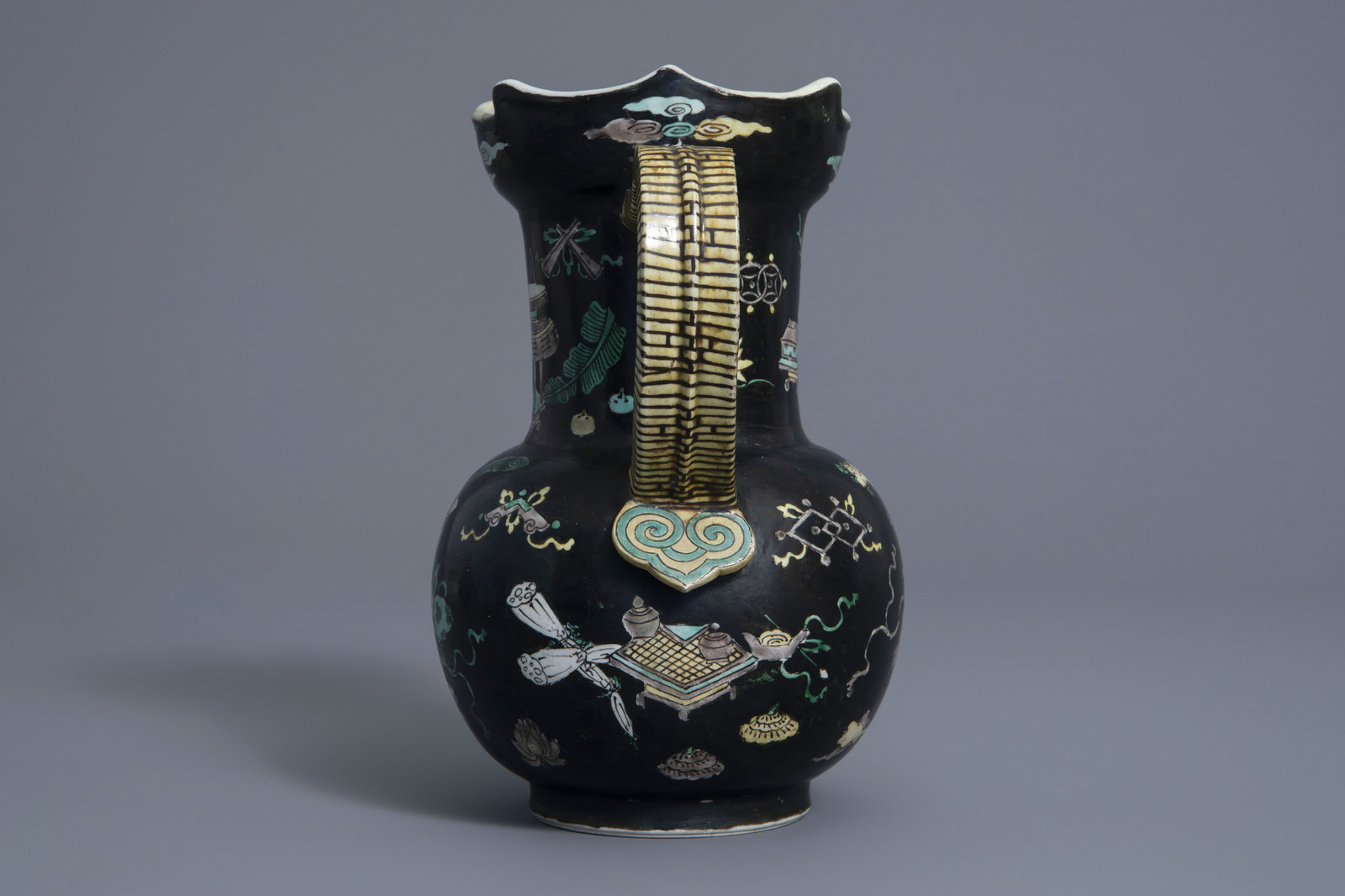 A Chinese famille noire jug with antiquities design, Kangxi mark, 19th C. - Image 5 of 7