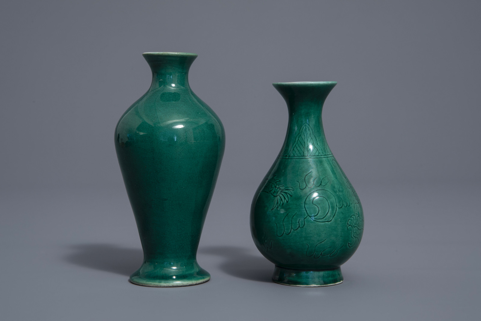 Four Chinese monochrome green vases and cups, 19th/20th C. - Image 3 of 13