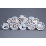 Twelve Chinese Imari style plates with floral design, Kangxi/Qianlong