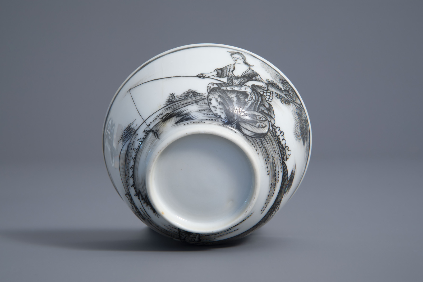 A Chinese grisaille export cup and saucer with allegorical 'Agua' design, Qianlong - Image 9 of 9