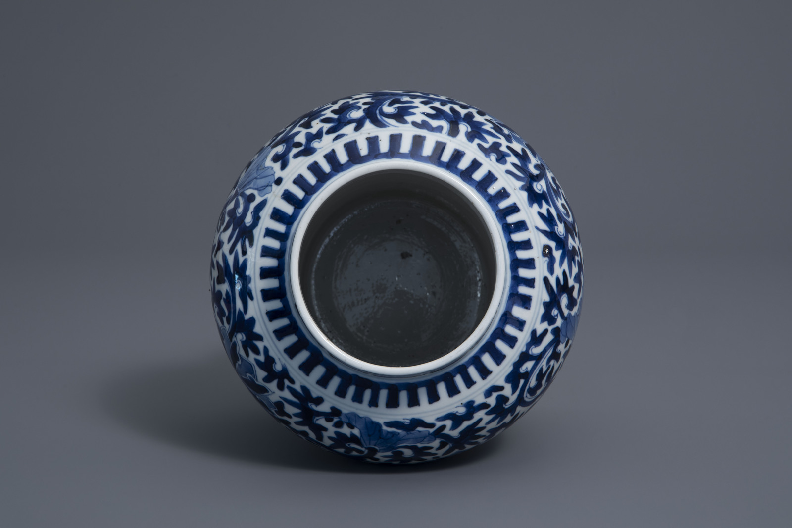 A Chinese blue and white baluster vase with floral design, Kangxi mark, 19th C. - Image 6 of 7
