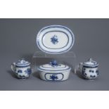 A pair of Chinese blue & white mustard jars w. covers & a butter tub, Qianlong