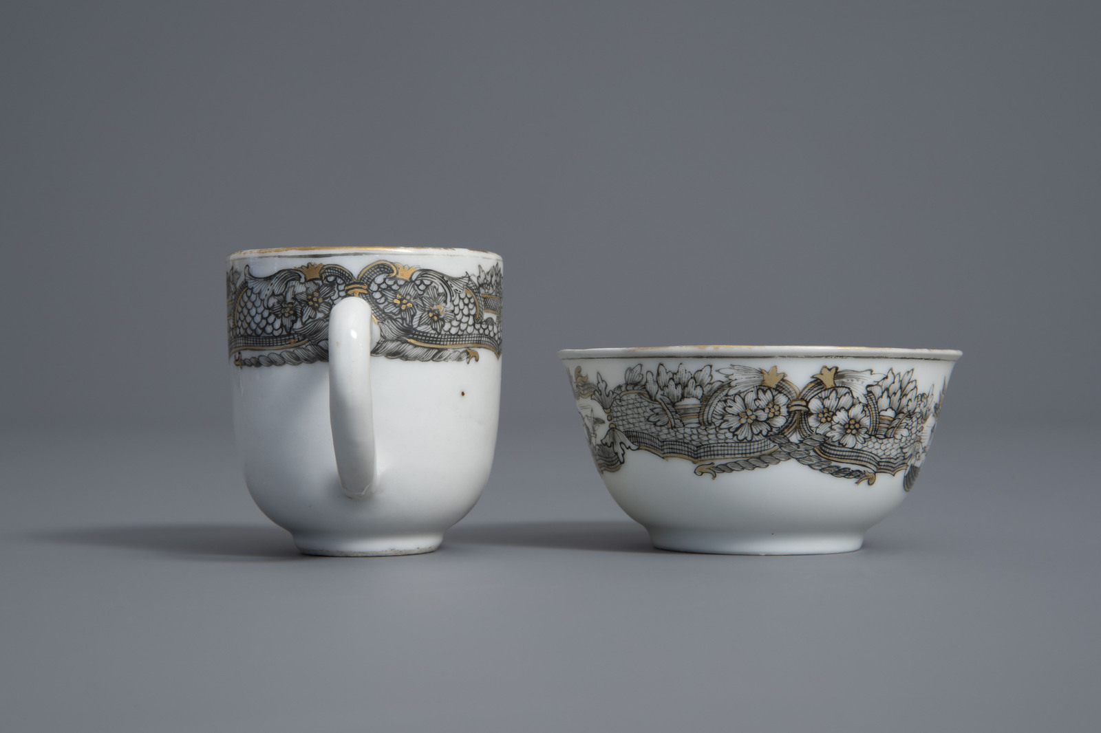 A Chinese grisaille 'Jupiter' export bowl and a cup and saucer, Qianlong - Image 5 of 9