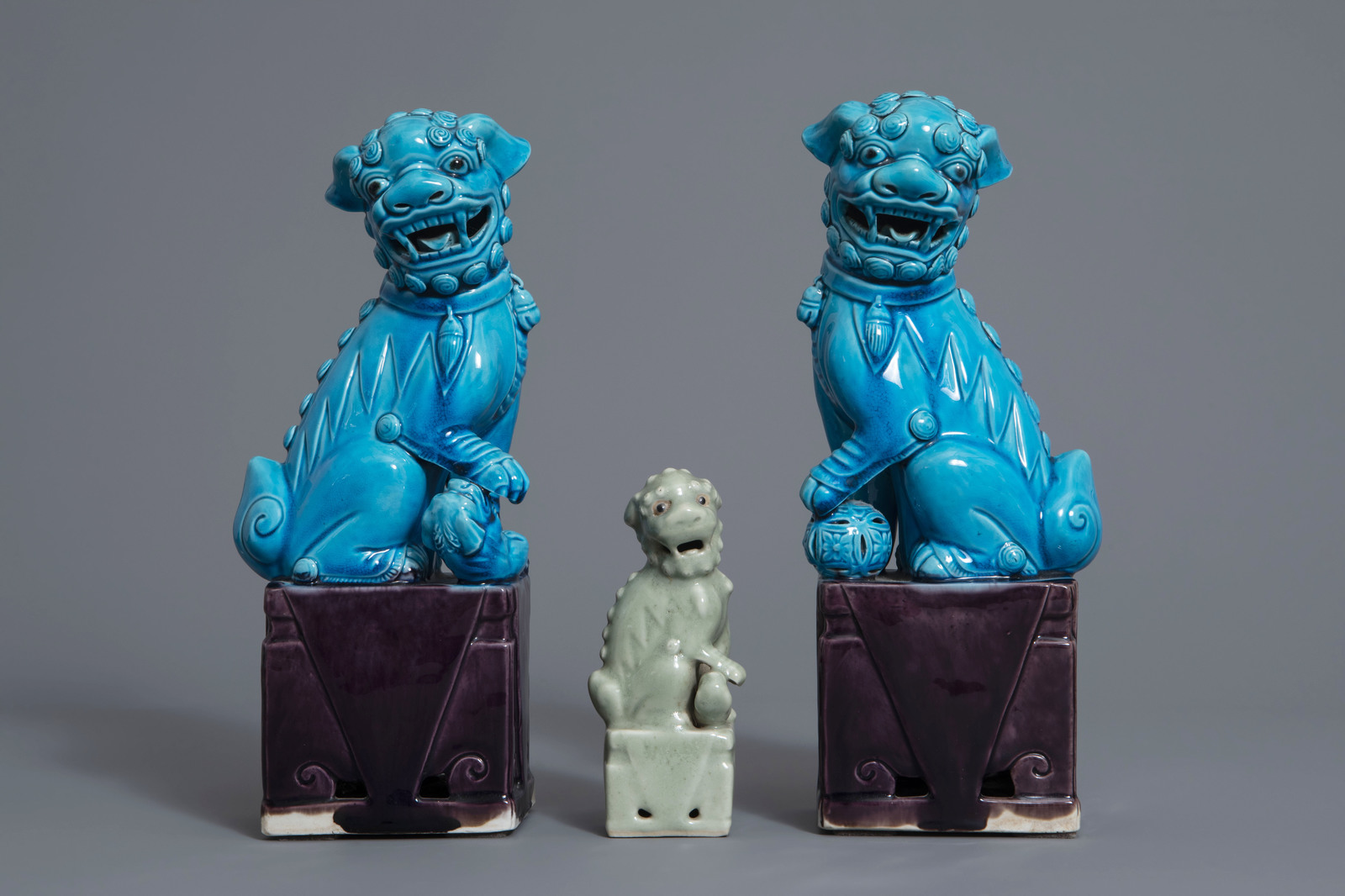 A pair of Chinese turquoise glazed models of Buddhist lions and one in celadon, 19th/20th C. - Image 2 of 7