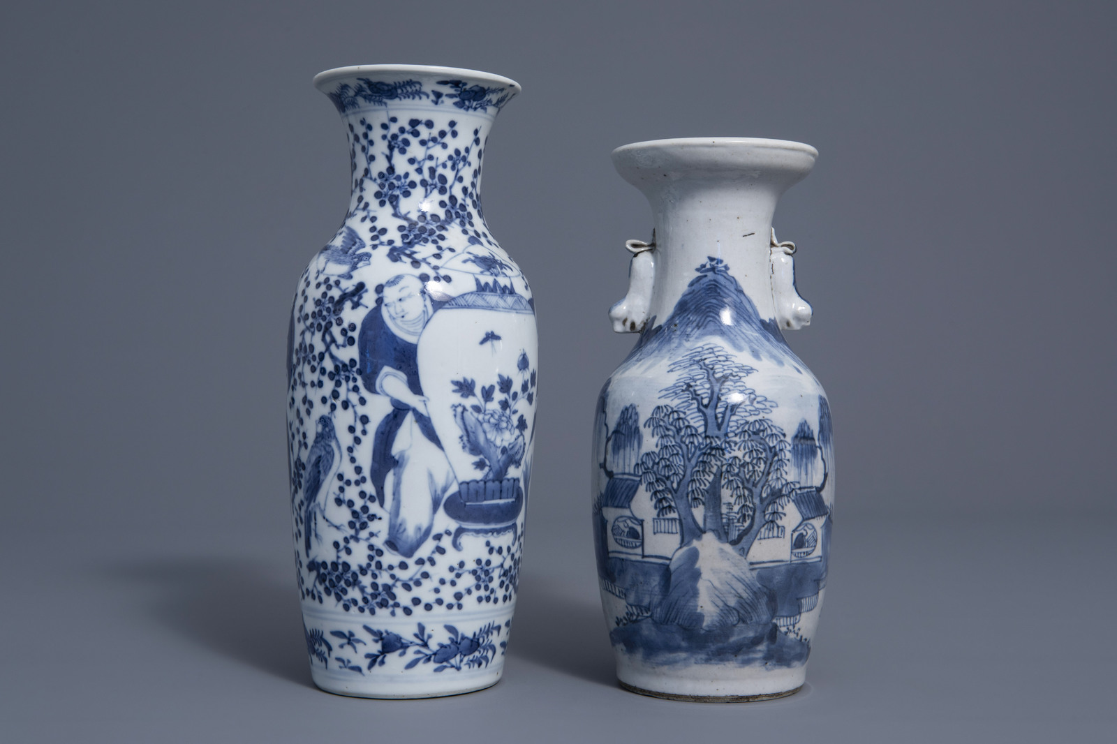 Three Chinese blue and white vases and a brush pot, 19th/20th C. - Image 14 of 19