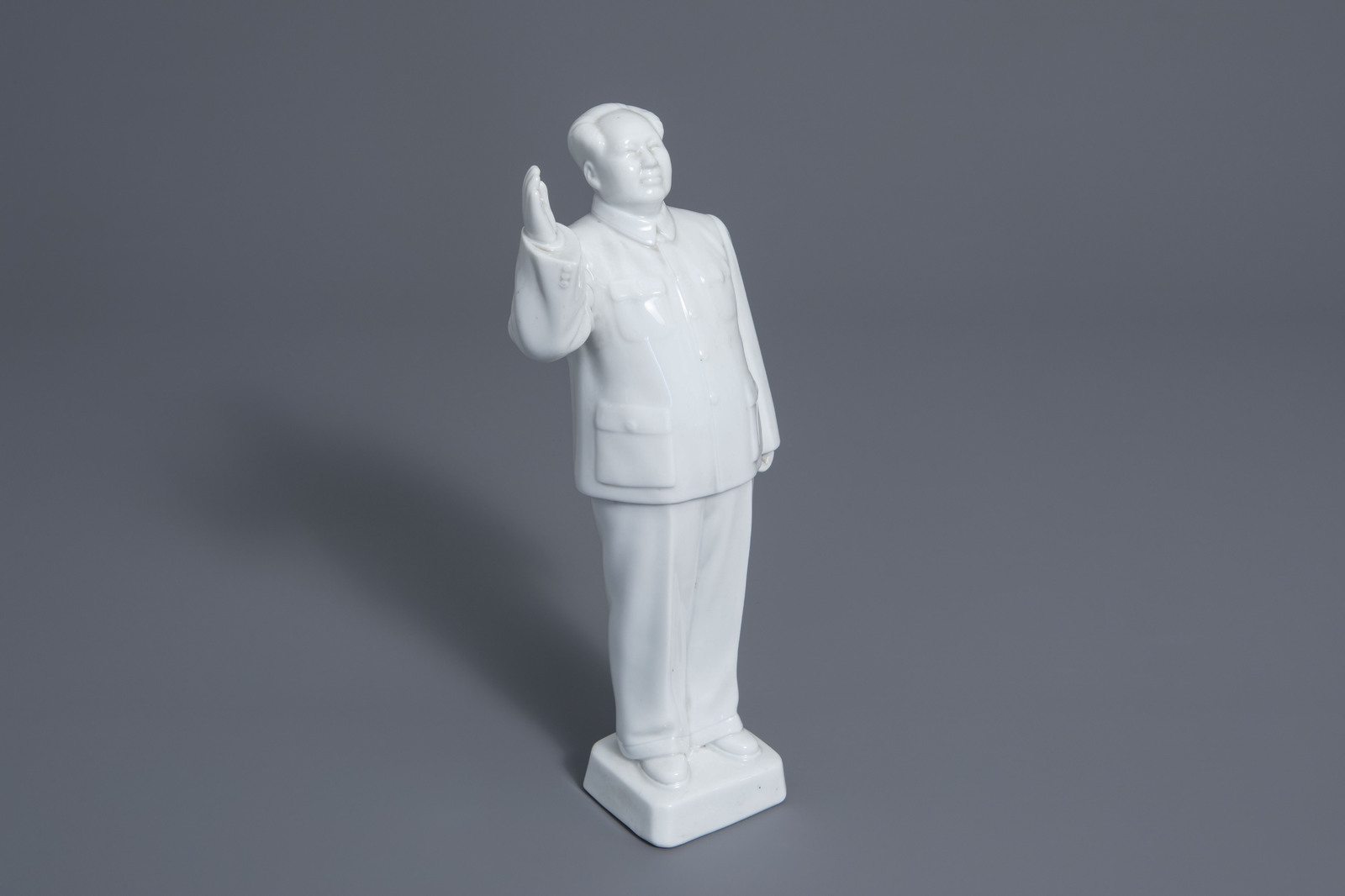 A tall Chinese Cultural Revolution figure of Mao Zedong waving, 20th C.