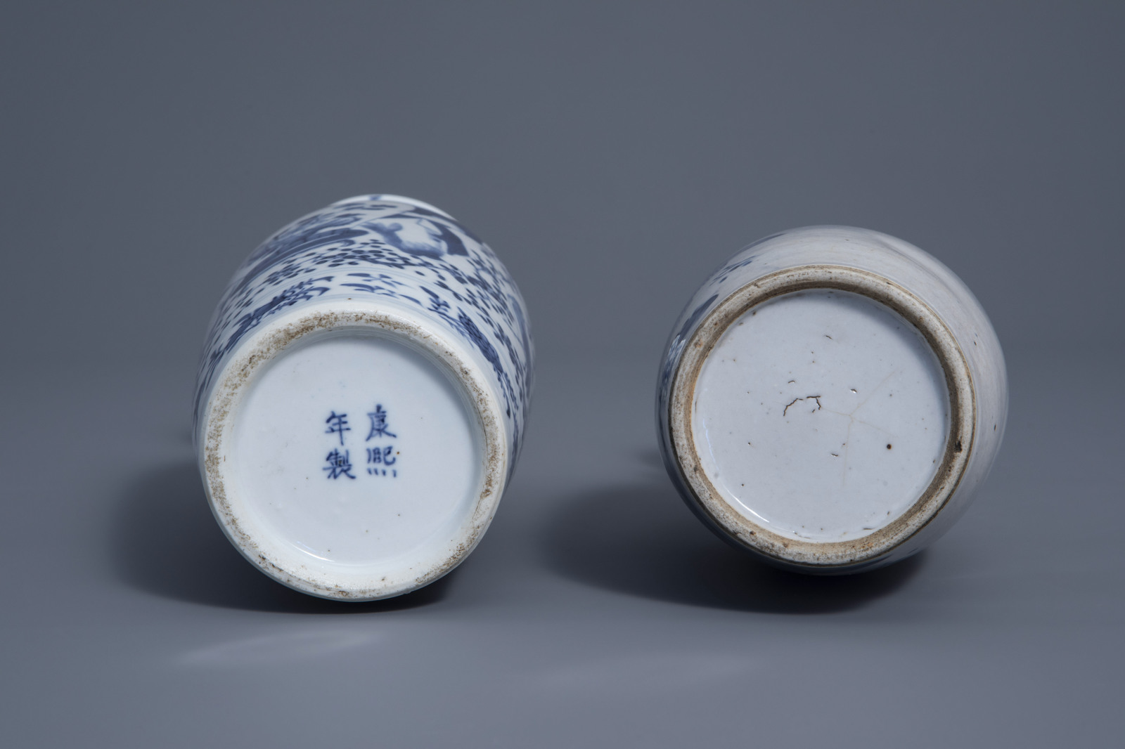 Three Chinese blue and white vases and a brush pot, 19th/20th C. - Image 19 of 19