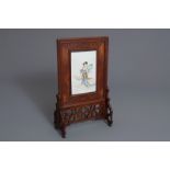 A Chinese famille rose rootwood table screen, 19/20th C.