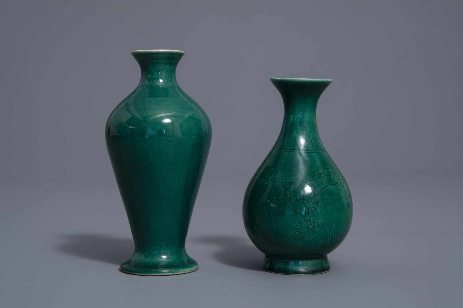 Four Chinese monochrome green vases and cups, 19th/20th C. - Image 4 of 13