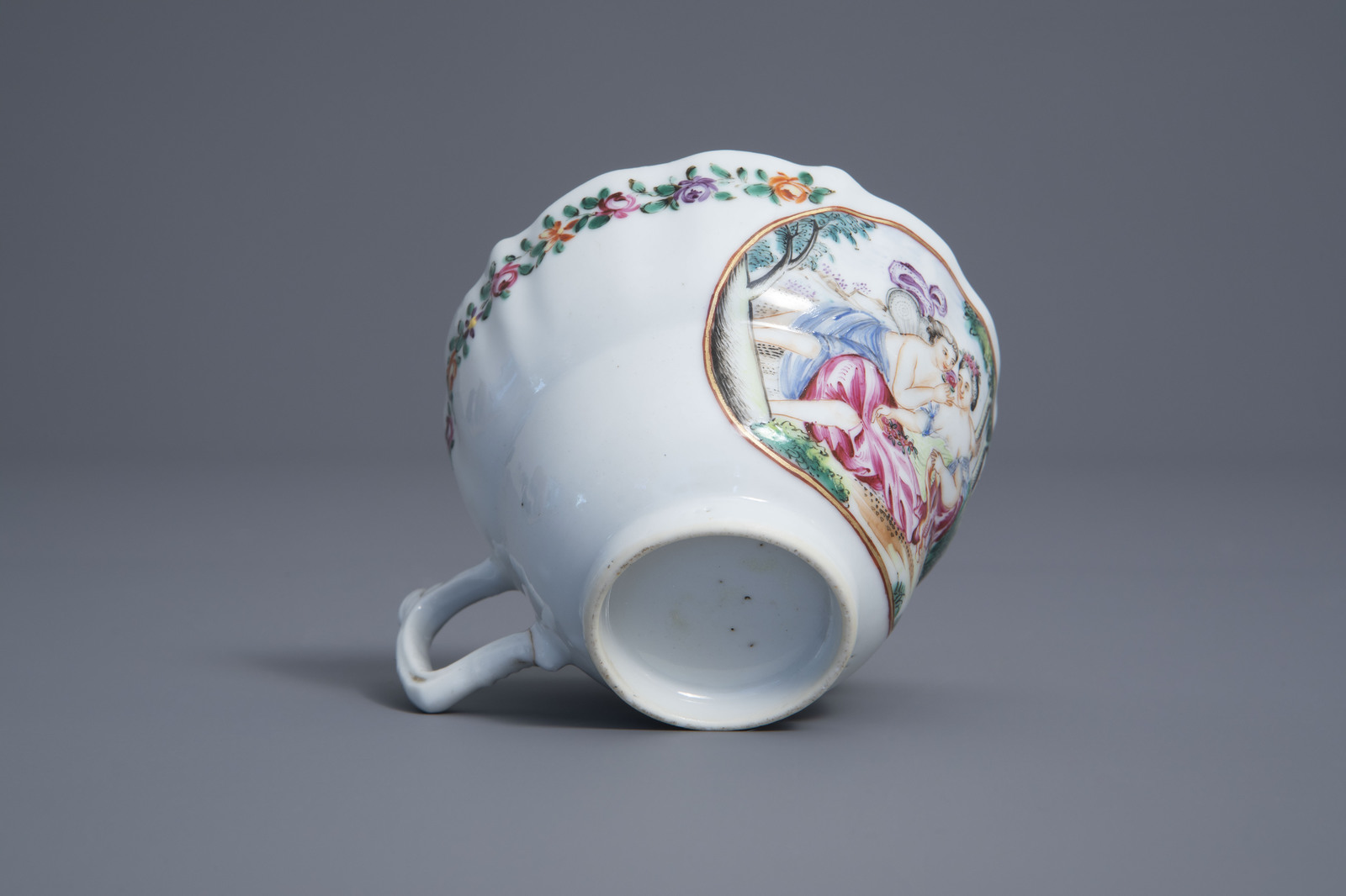 A Chinese famille rose export 'Flora and Zephyr' cup and saucer, Qianlong - Image 9 of 9