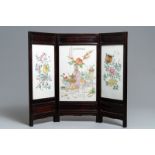 A Chinese threefold screen with qianjiang cai and famille rose plaques, 19/20th C.