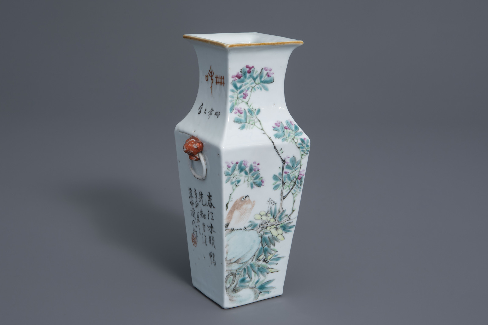 A square Chinese qianjiang cai vase with birds and blossoms, 19th/20th C.