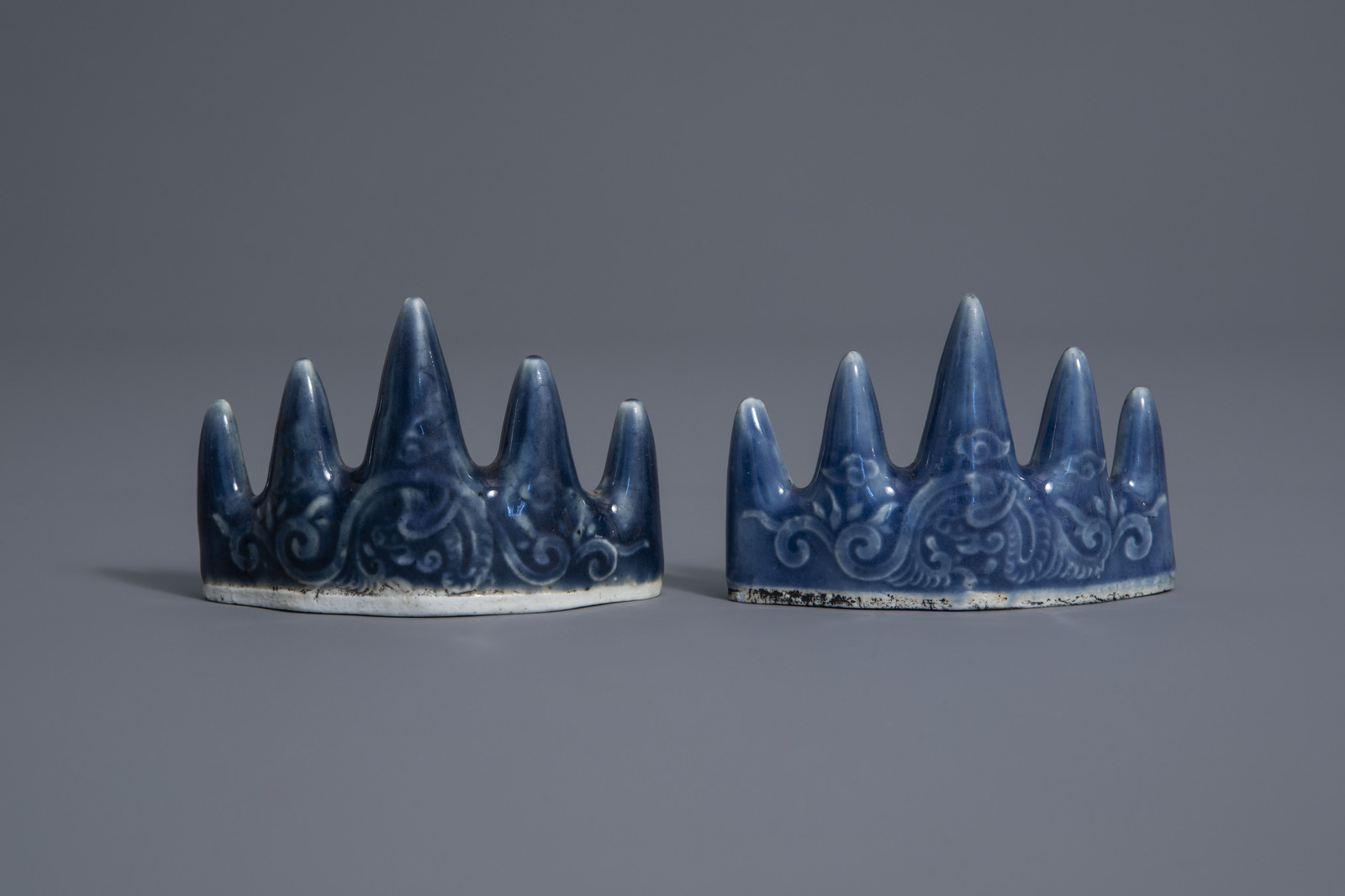 A pair of Chinese monochrome blue brush rests with underglaze design, 19th/20th C. - Image 4 of 7
