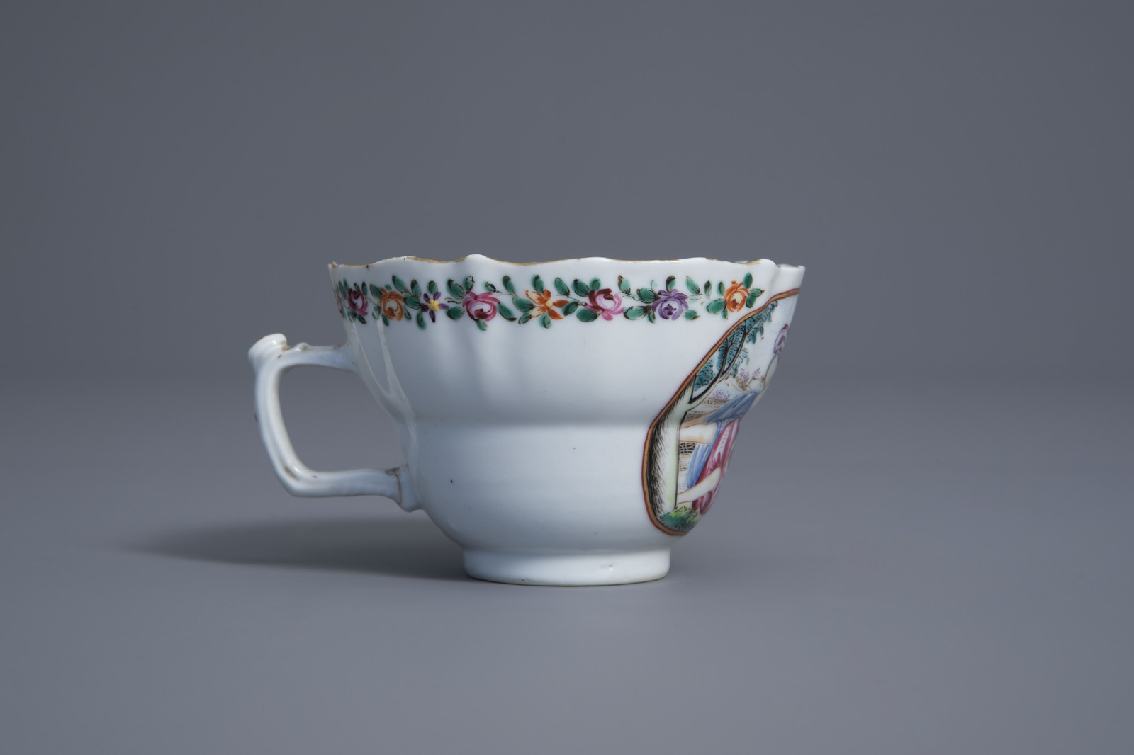 A Chinese famille rose export 'Flora and Zephyr' cup and saucer, Qianlong - Image 5 of 9