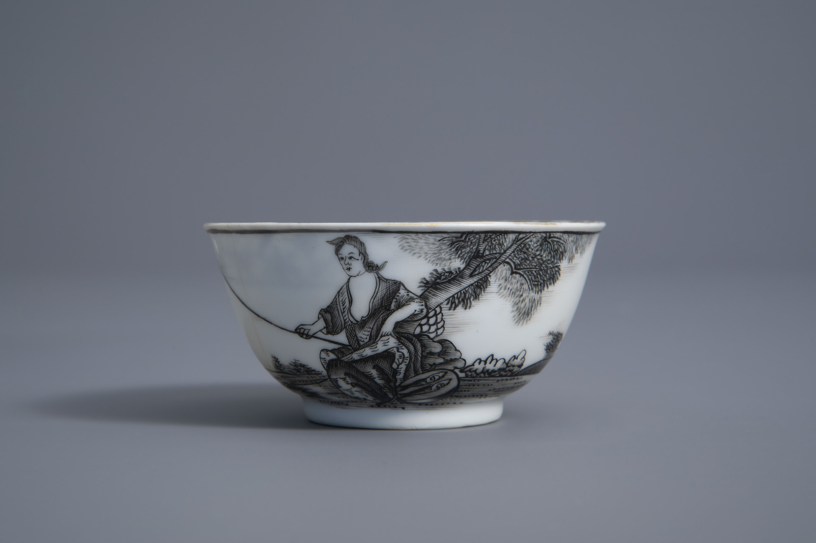 A Chinese grisaille export cup and saucer with allegorical 'Agua' design, Qianlong - Image 4 of 9