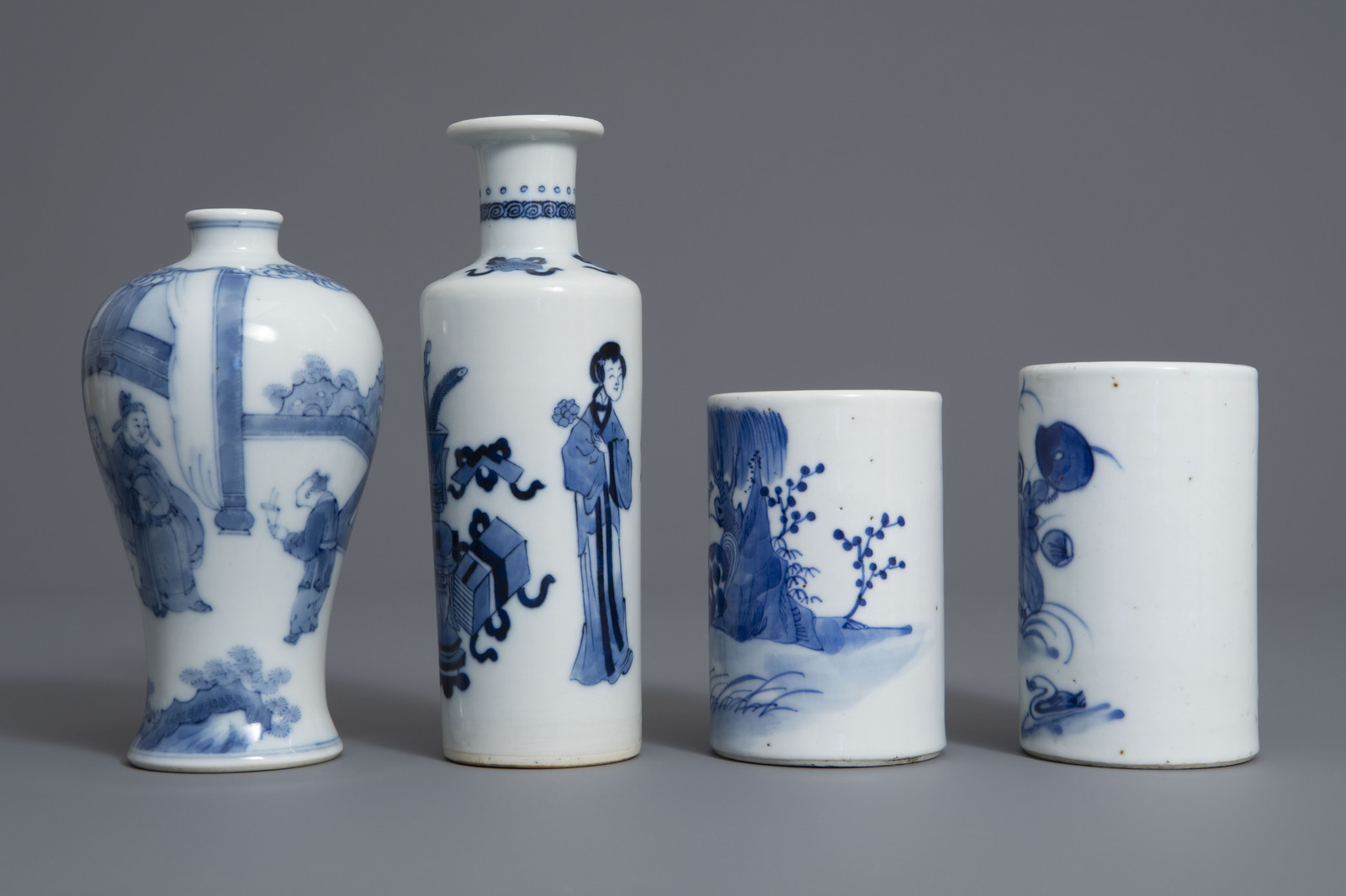 Two Chinese blue and white vases and two brush pots, 19th/20th C. - Image 5 of 7