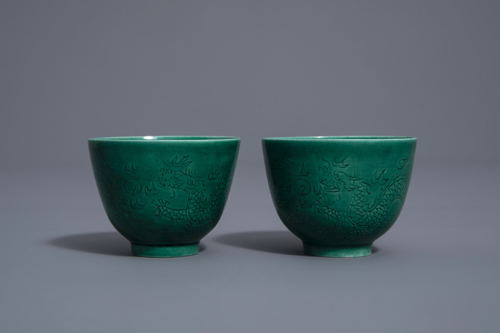 Four Chinese monochrome green vases and cups, 19th/20th C. - Image 8 of 13