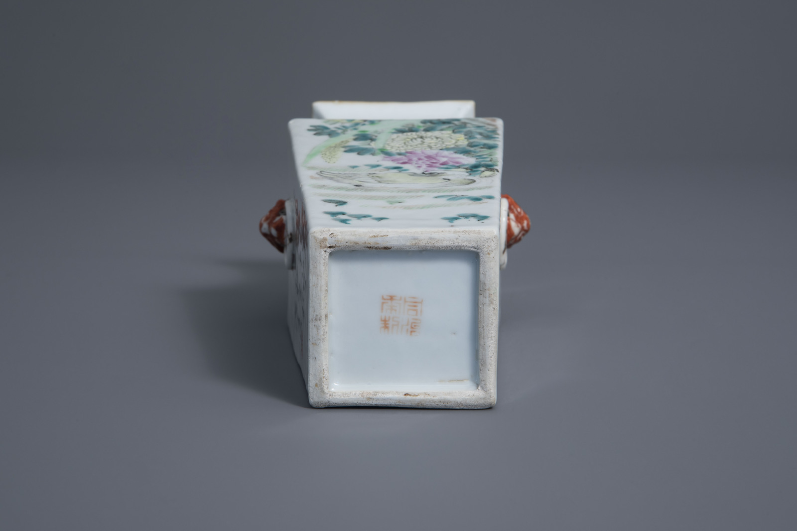 A square Chinese qianjiang cai vase with birds and blossoms, 19th/20th C. - Image 7 of 7