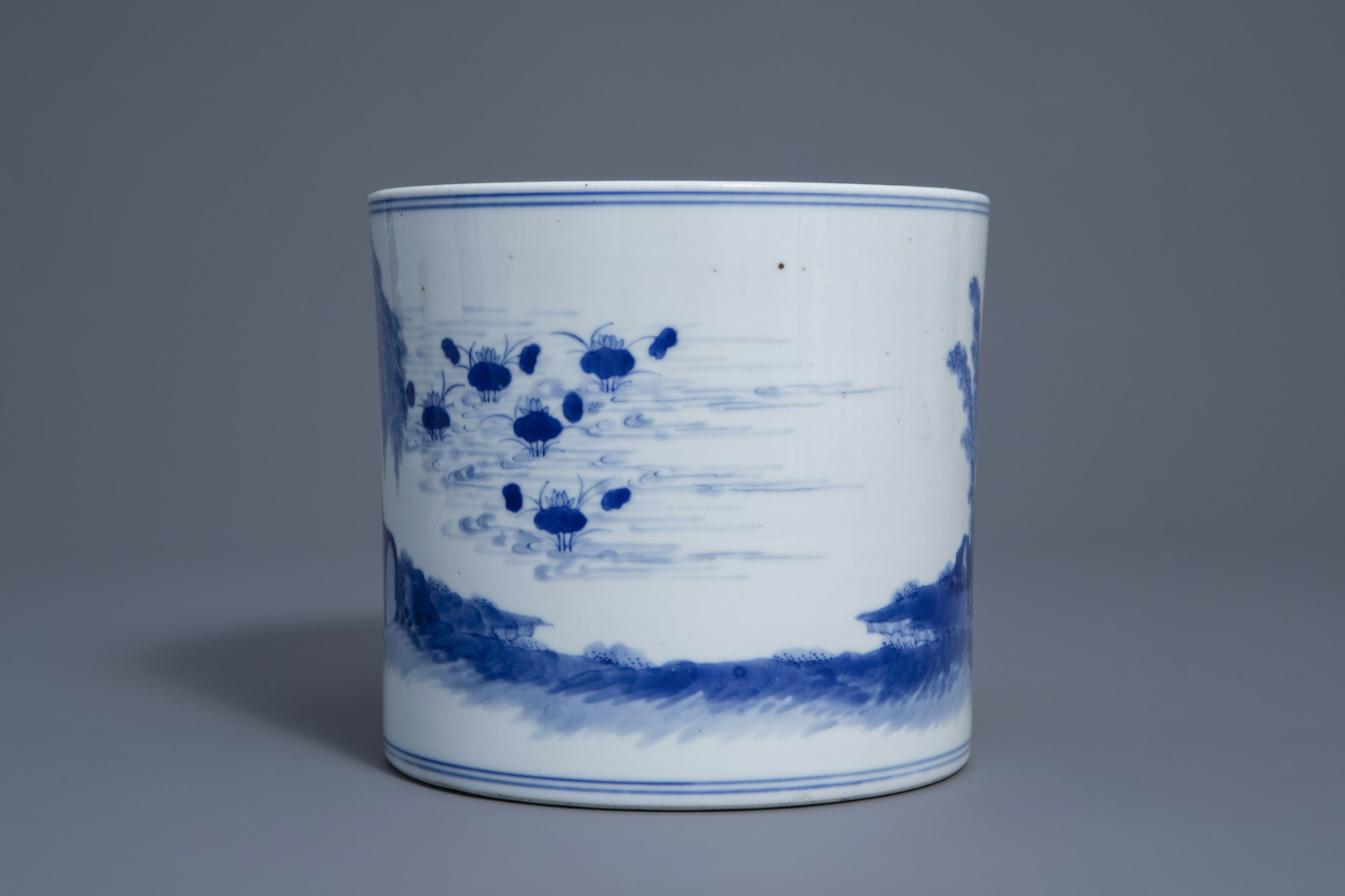 Three Chinese blue and white vases and a brush pot, 19th/20th C. - Image 10 of 19