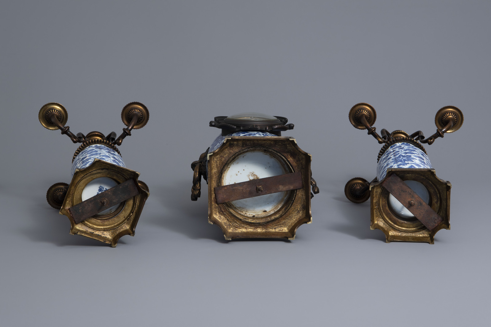 A Chinese three-piece bronze mounted blue and white porcelain garniture, 19th C. - Image 7 of 10