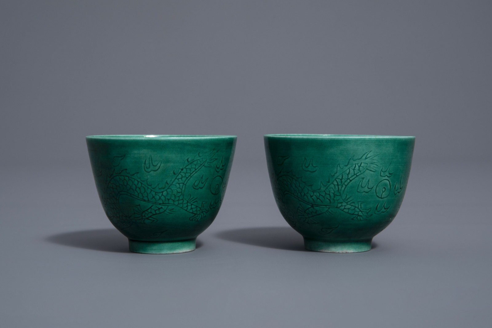 Four Chinese monochrome green vases and cups, 19th/20th C. - Image 11 of 13