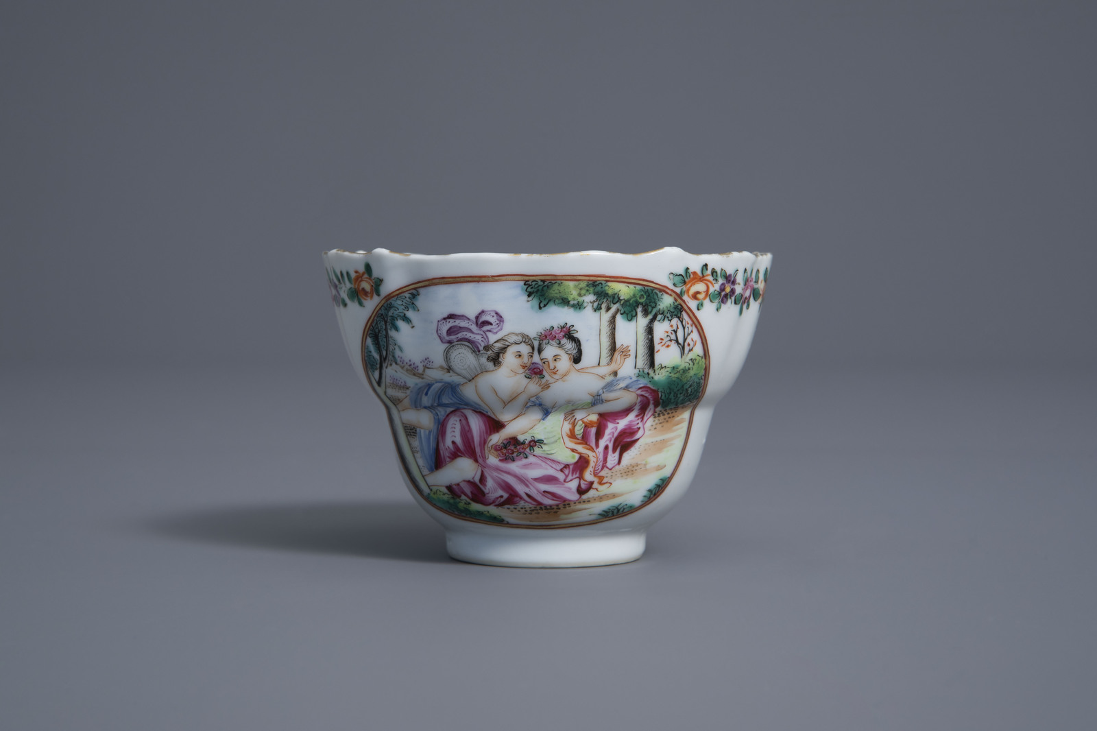 A Chinese famille rose export 'Flora and Zephyr' cup and saucer, Qianlong - Image 4 of 9