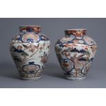 Two large Japanese Imari vases and covers, Edo, late 17th C.