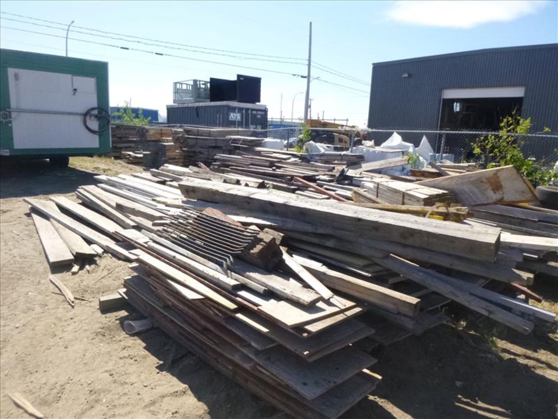 large quantity of misc. lumber (located at 166 Rue Maltais) - Image 6 of 6