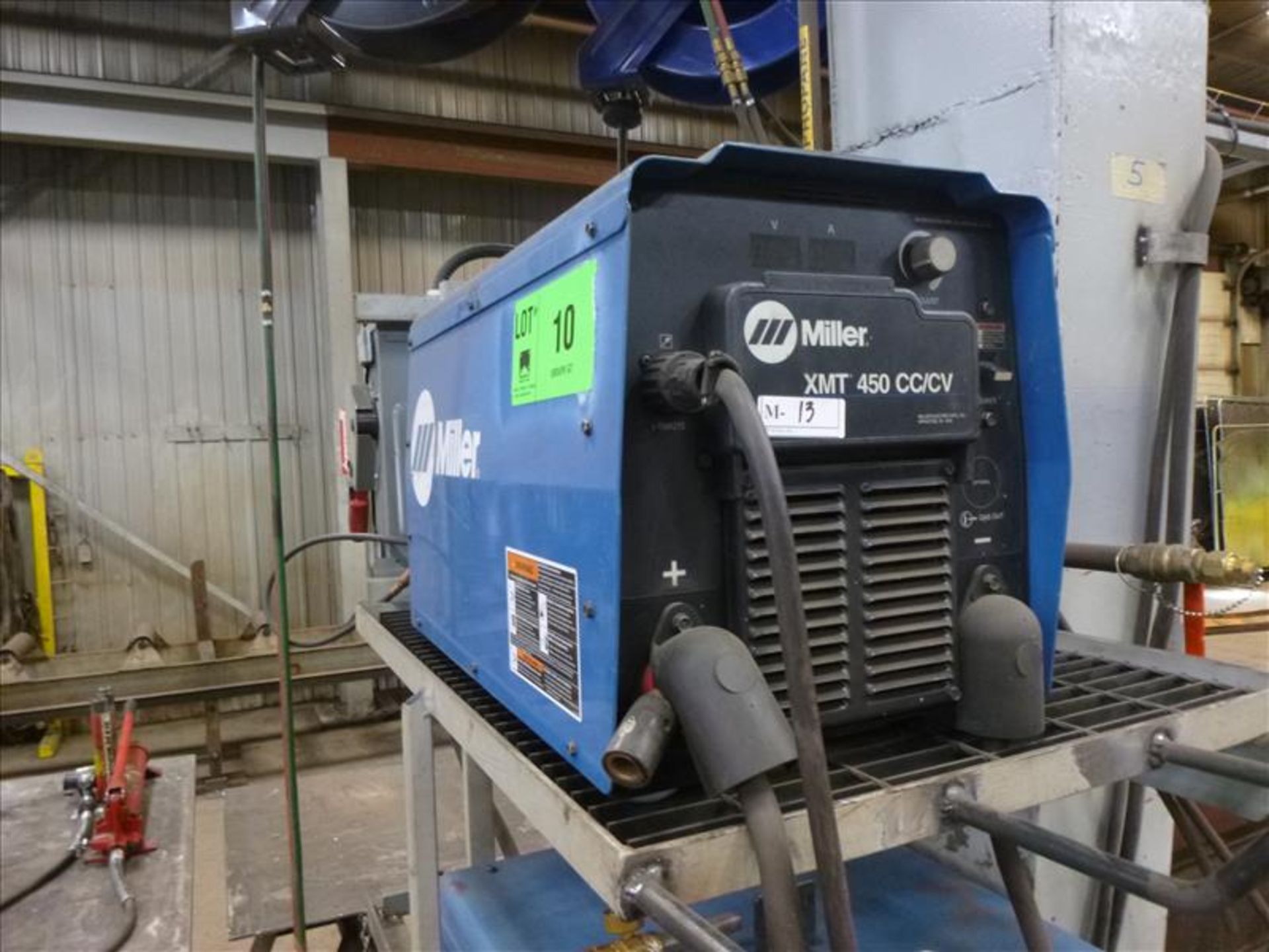 Miller boom welding system consisting of: Miller mig welder, mod. XMT450, ser. no. MC420135U c/w - Image 2 of 4