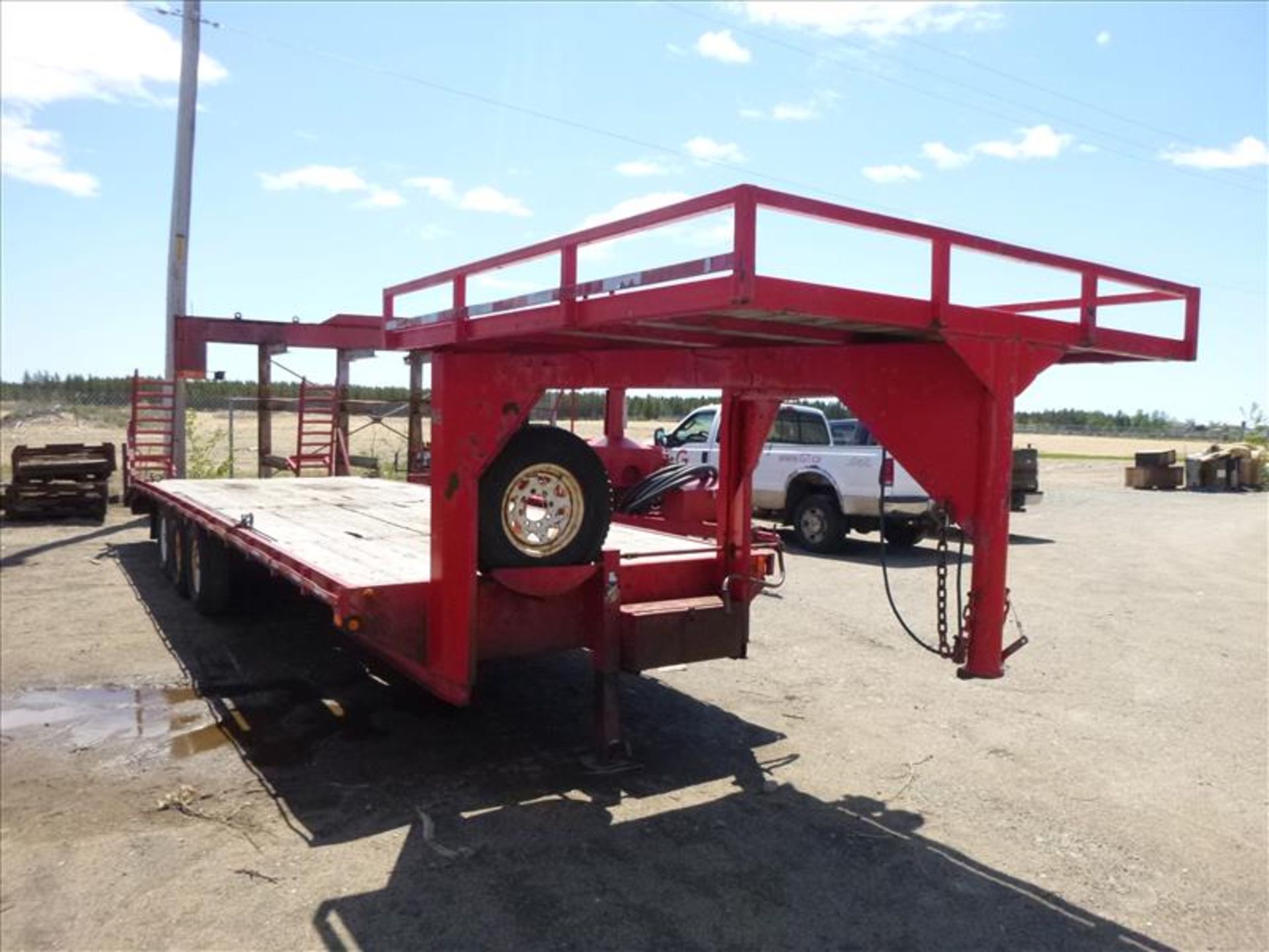 Laroche goose neck trailer, VIN 2F9M3G05XS069221, 25 ft. x 8 ft., 21000 lbs. cap. (located at 164 - Image 2 of 4