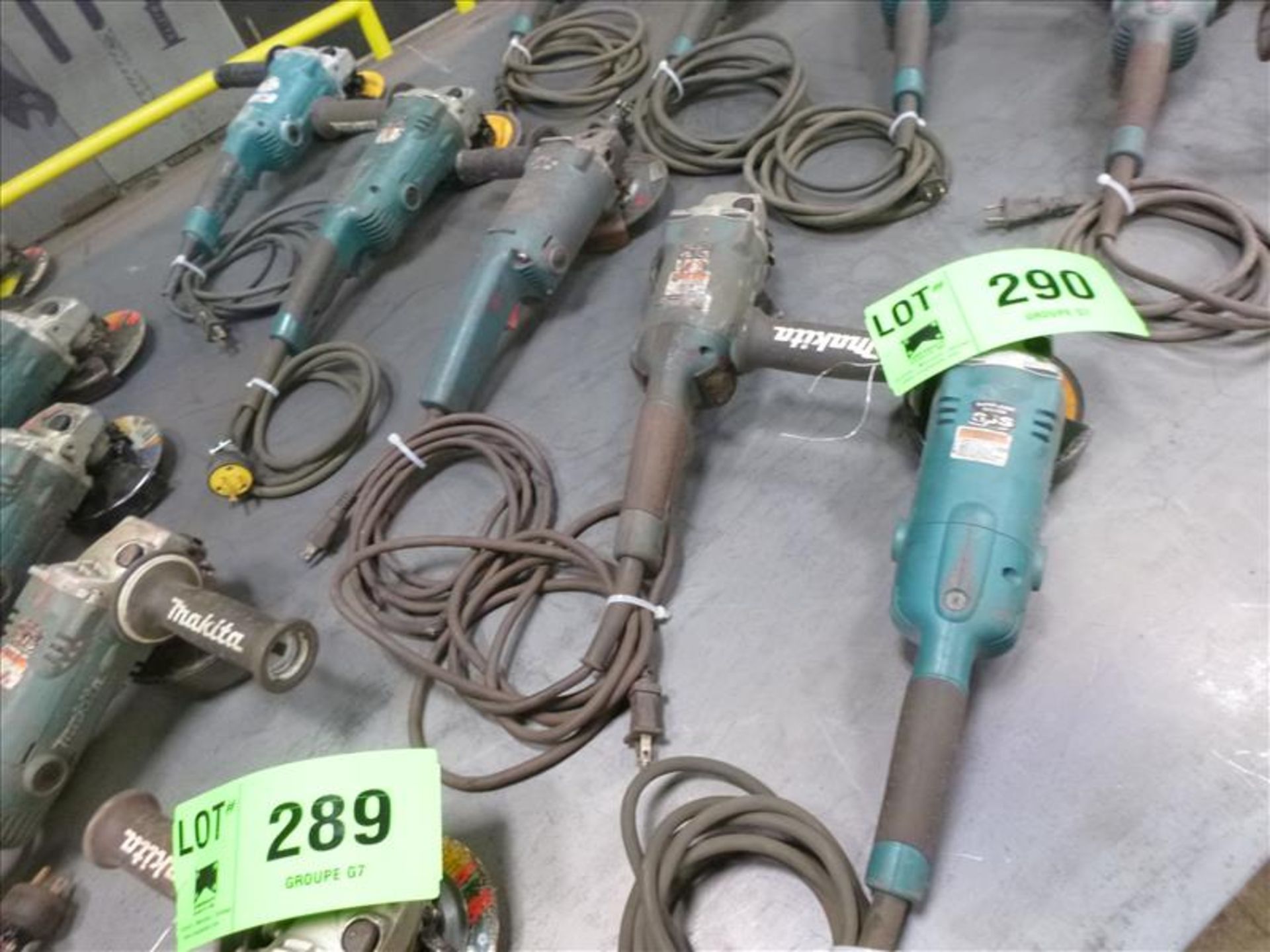 (5) Makita disc grinders, 5 in. (located at 164 Rue Strathcona)