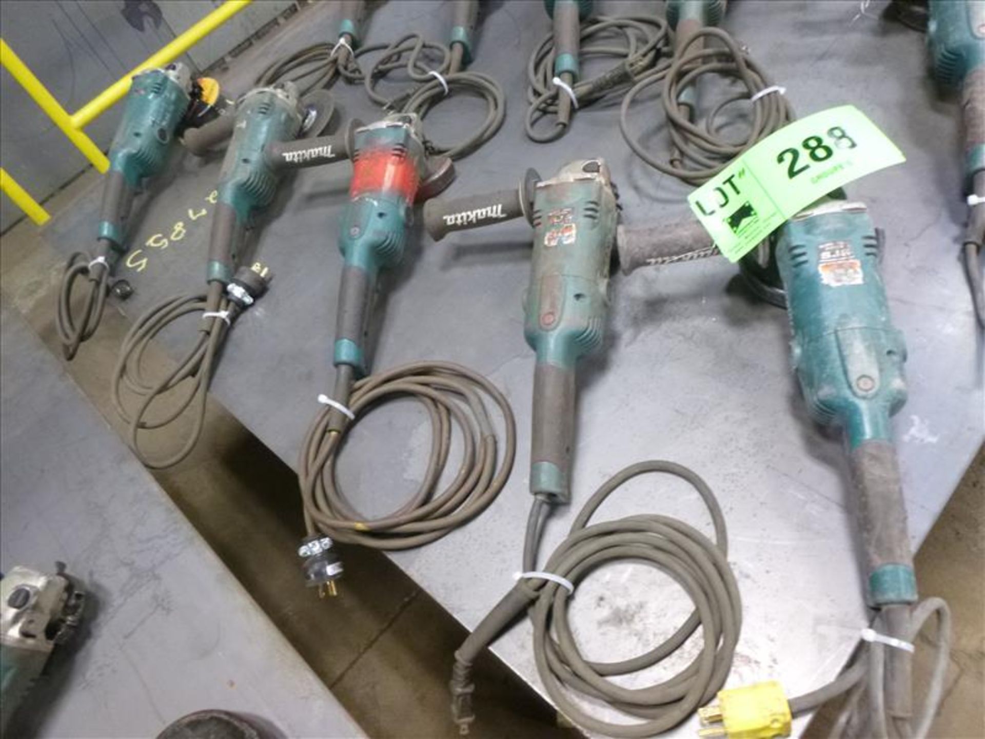 (5) Makita disc grinders, 5 in. (located at 164 Rue Strathcona)