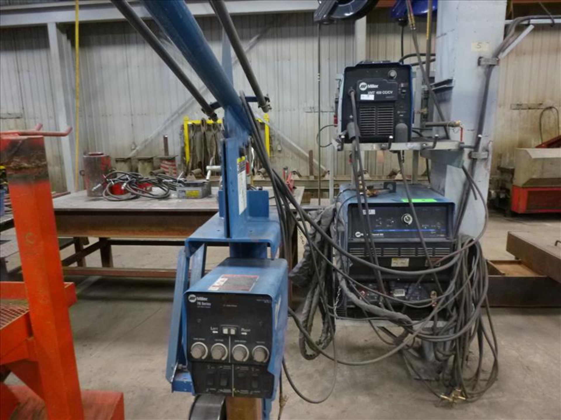 Miller boom welding system consisting of: Miller mig welder, mod. XMT450, ser. no. MC420135U c/w