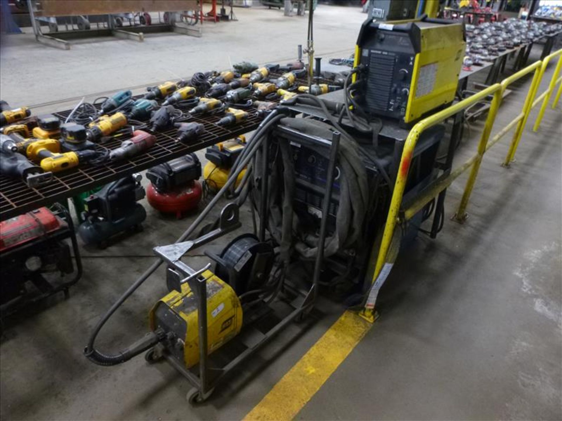 ESAB welding system consisting of: ESAB mig welder, mod. Warrior 500i, ser. no. 405-4170087 c/w ESAB