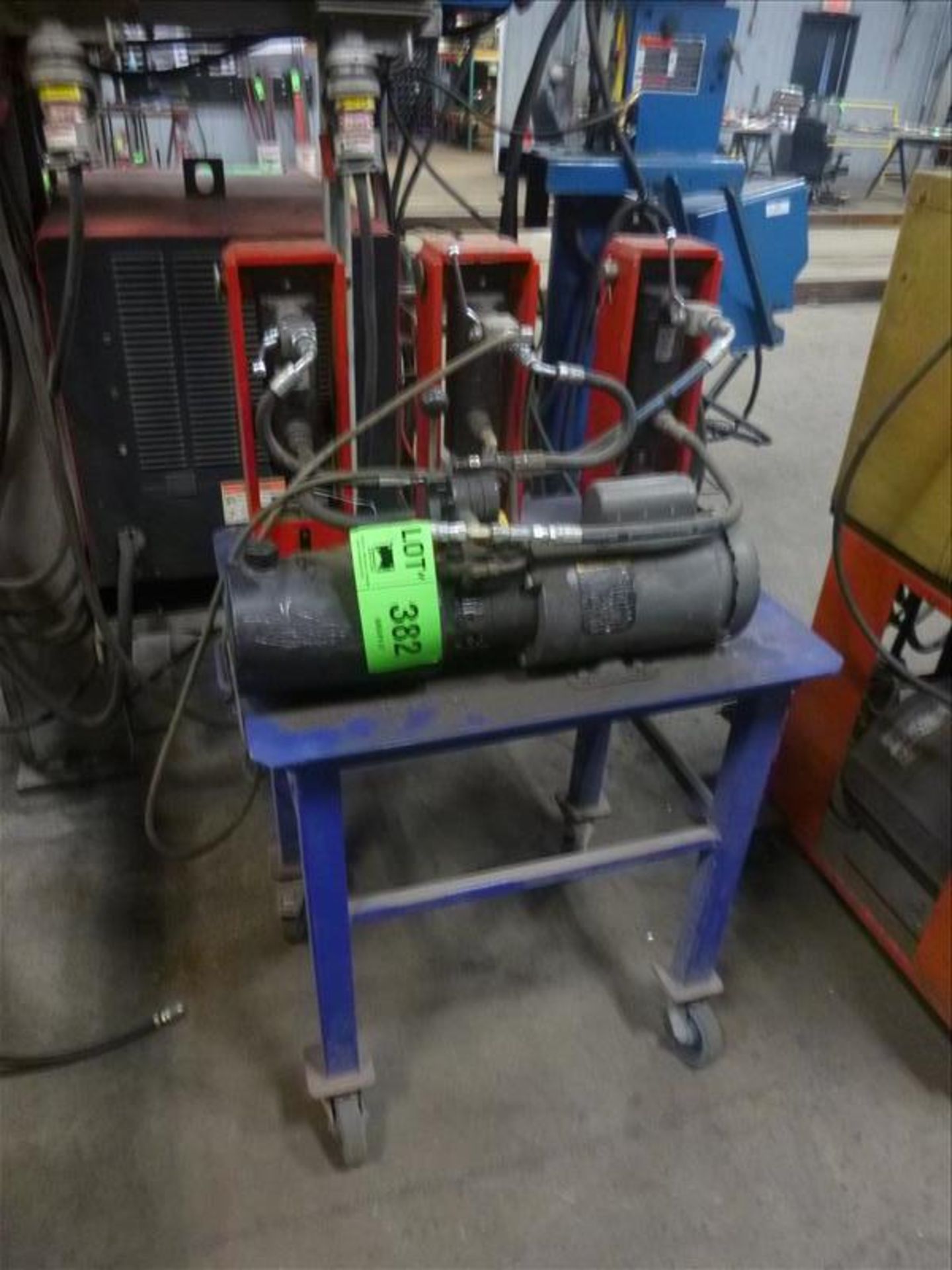 hydraulic tri-press, 1 hp (located at 164 Rue Strathcona)