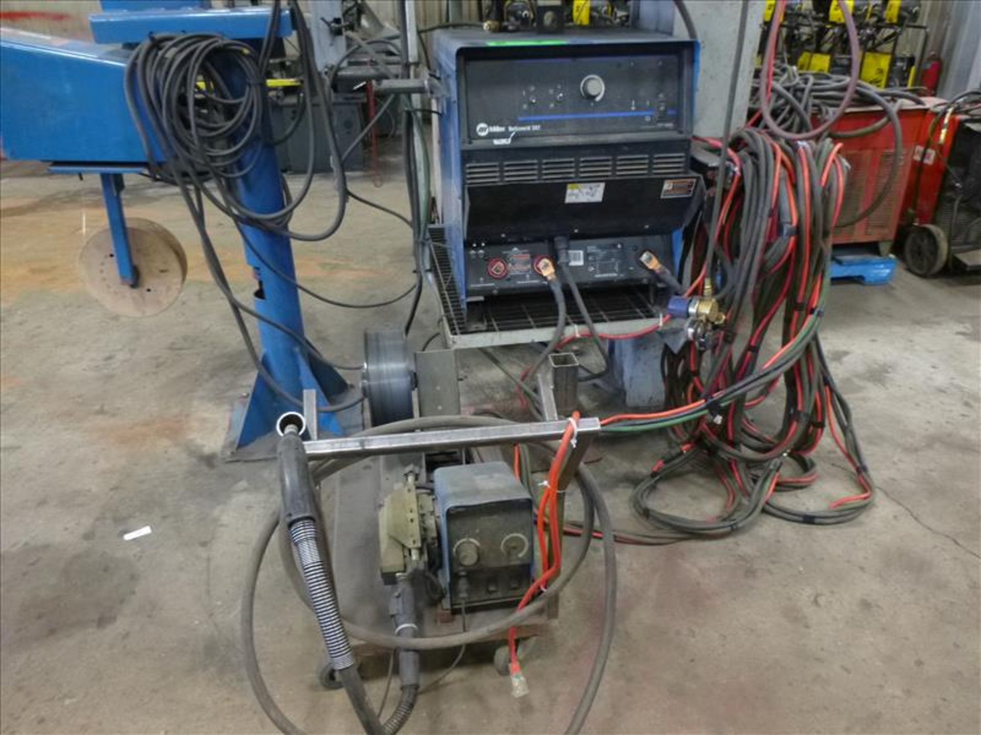 Miller welding system consisting of: Miller mig welder, mod. DeltaWeld 302, ser. no. MB010927U c/w