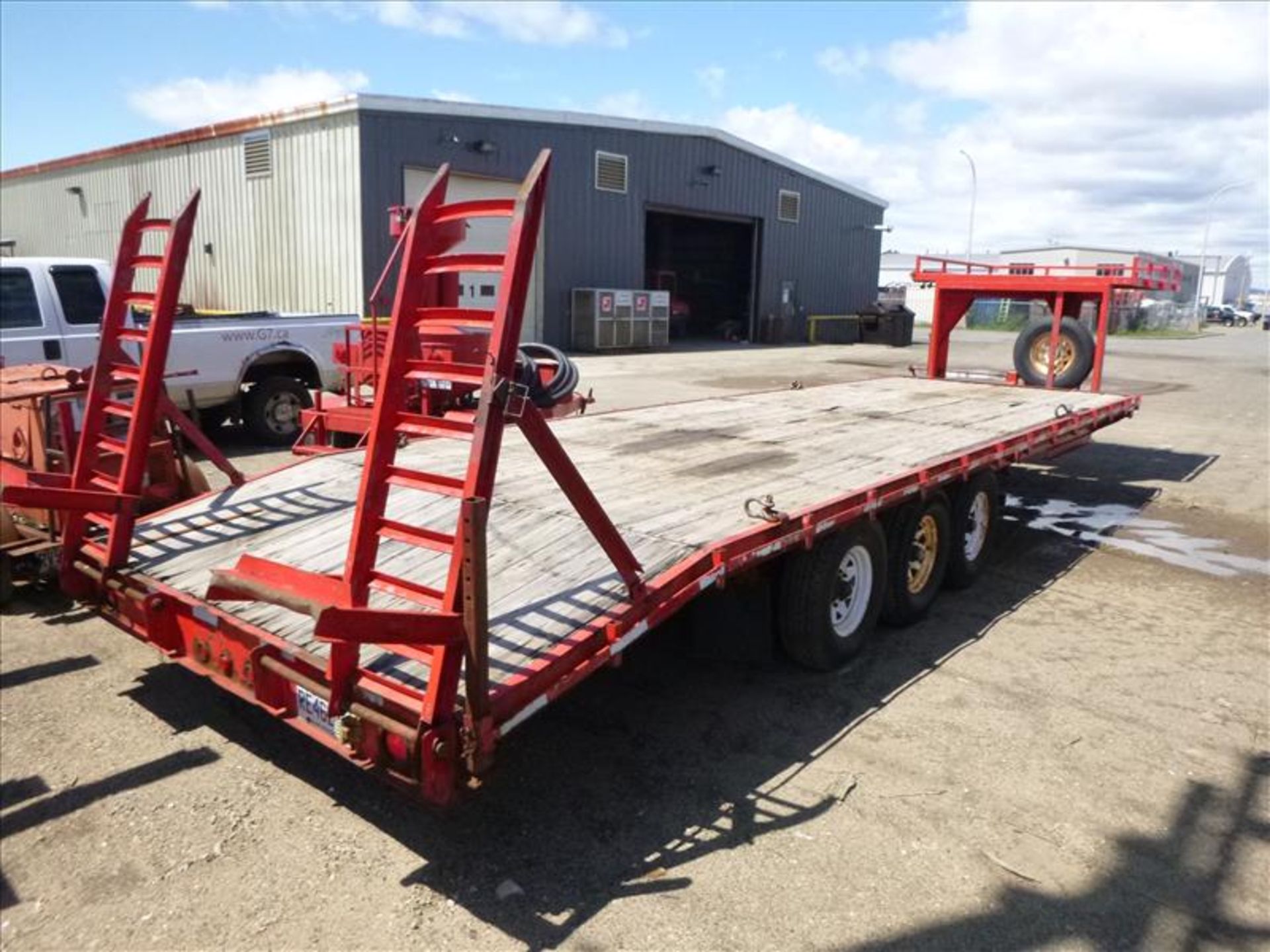 Laroche goose neck trailer, VIN 2F9M3G05XS069221, 25 ft. x 8 ft., 21000 lbs. cap. (located at 164 - Image 3 of 4