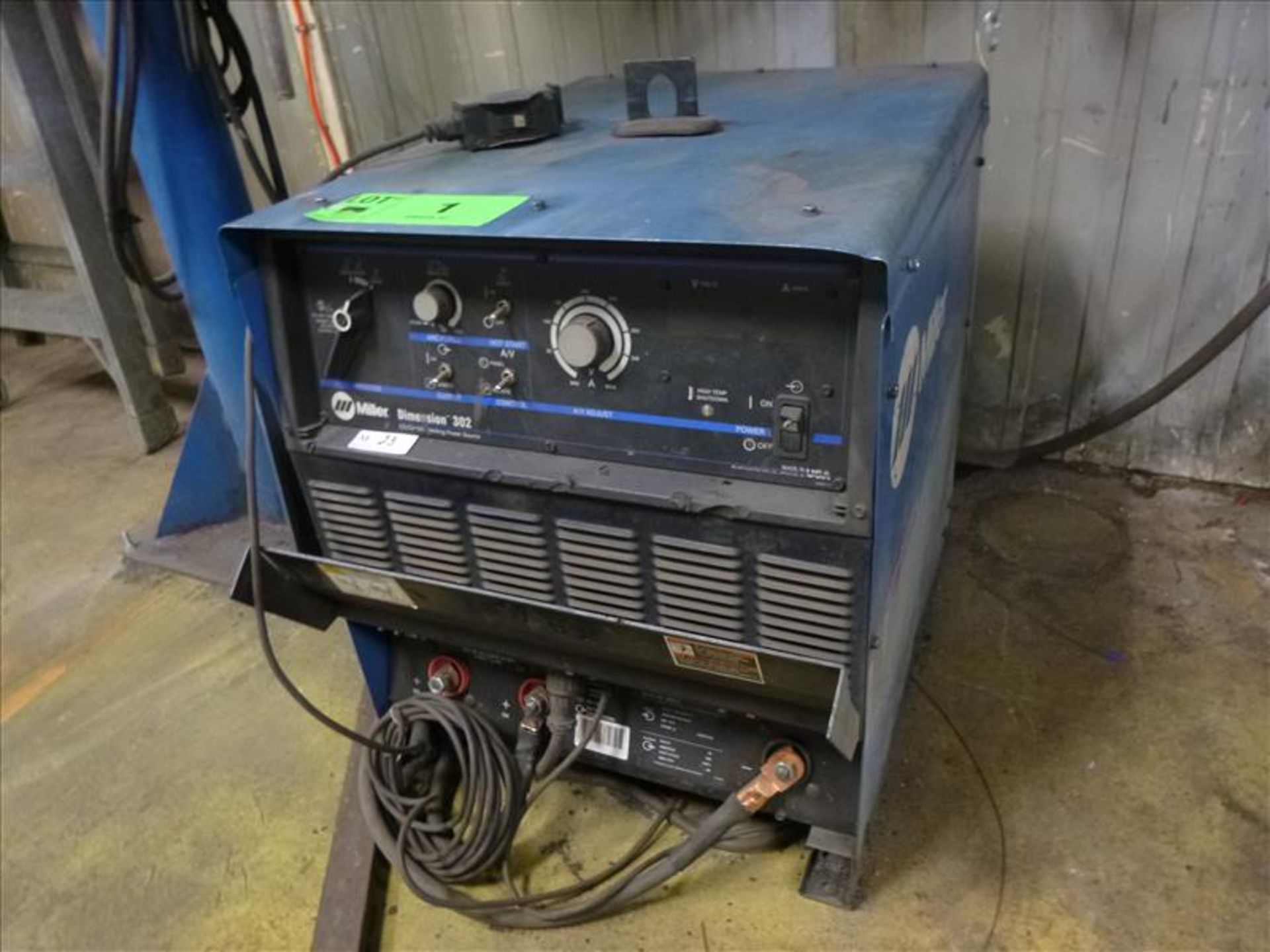 Miller boom welding system consisting of: Miller mig welder, mod. Dimension 302, ser. no. - Image 2 of 4