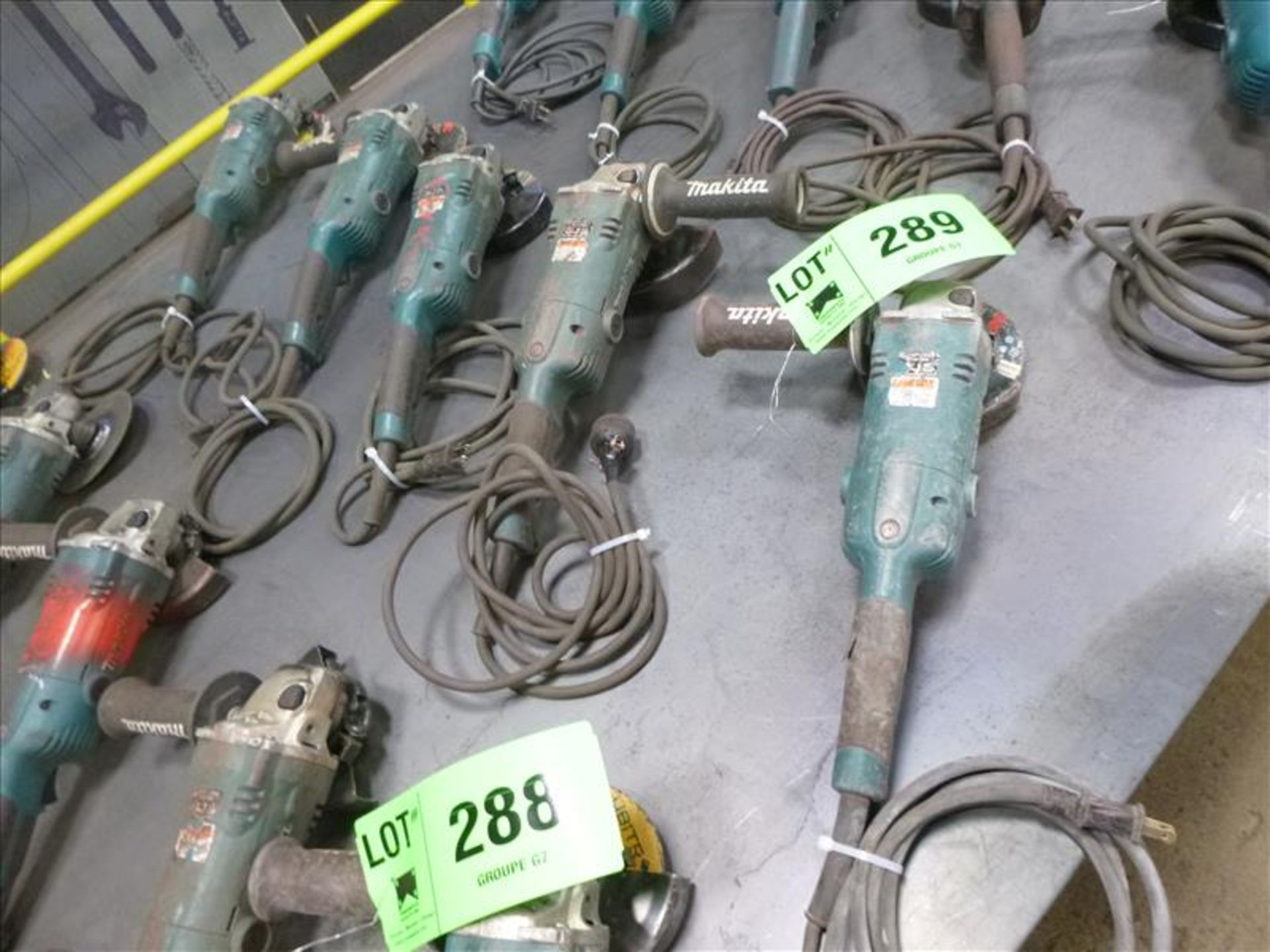 (5) Makita disc grinders, 5 in. (located at 164 Rue Strathcona)