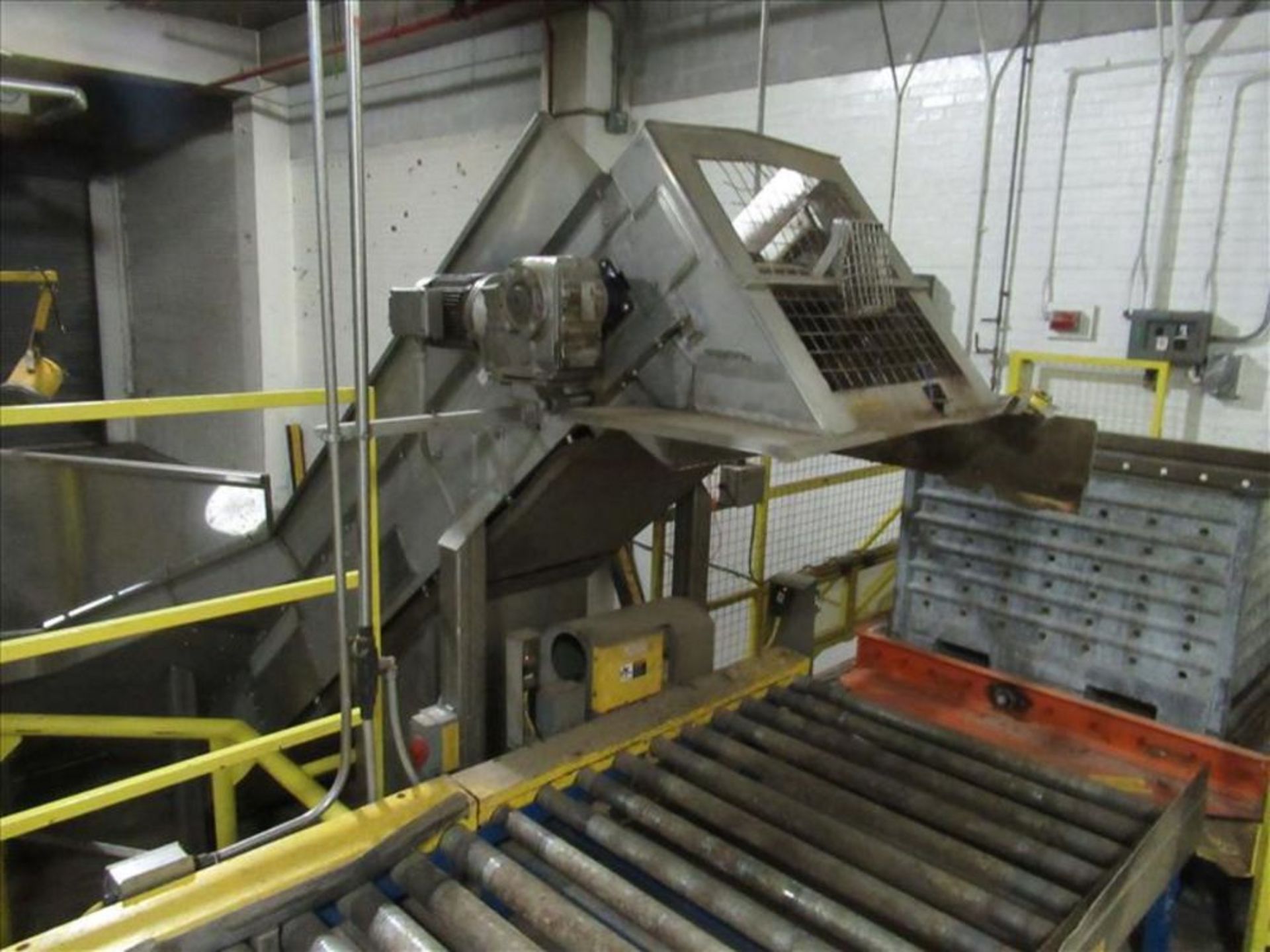 Vegetable stainless receiving hopper conveyor bunker type, approx 10 ft w x 24 in h x 4 ft deep - Image 3 of 3